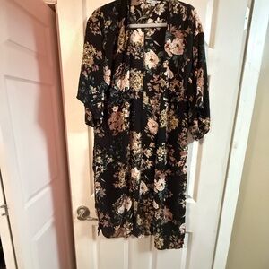 She + Sky Black Floral Kimono